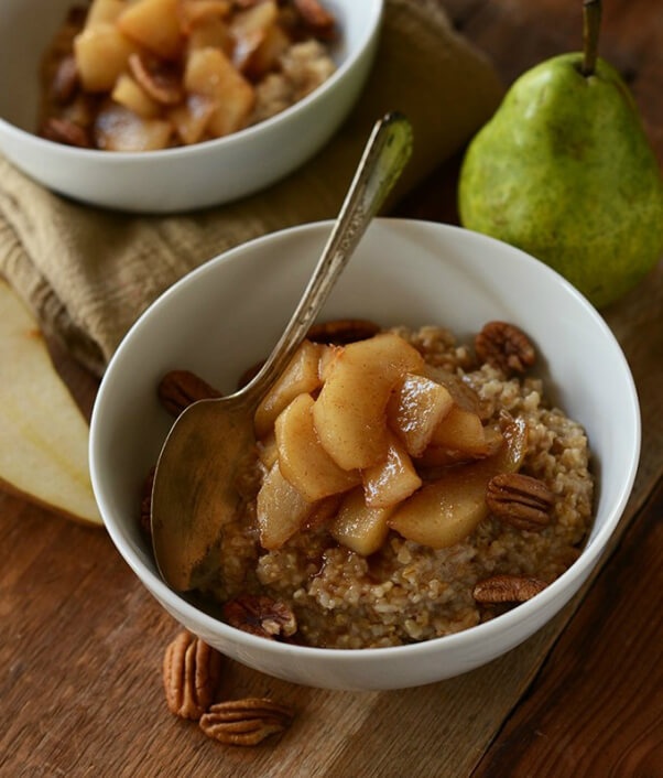 Brown-Sugar-Pear-Steel-Cut-Oats-via-minimalistbaker.com-vegan