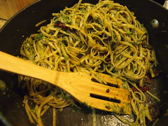 Sun-Dried-Tomato-and-Pesto Linguine | PETA