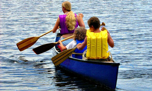 580_2D00_canoeing.jpg