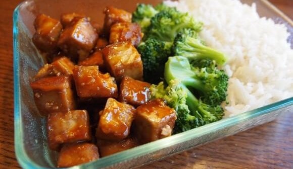 Dynamite Tofu With Rice and Broccoli