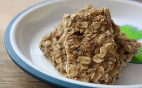 Homemade Peanut Butter Oatmeal Snack Bars
