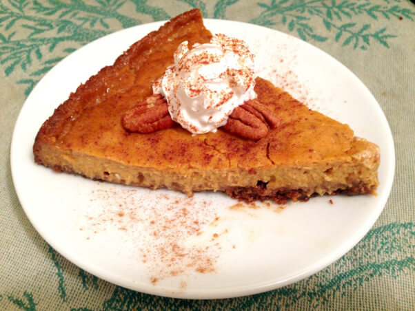 pumpkin-pie-slice-with-nutmeg