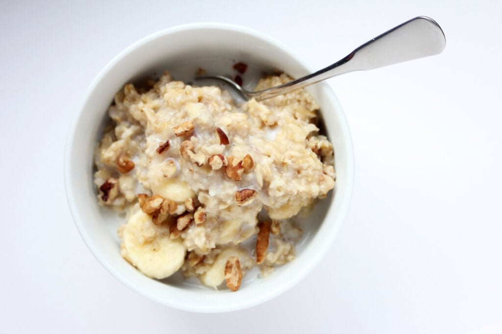 Oatmeal with Fruit and Nuts