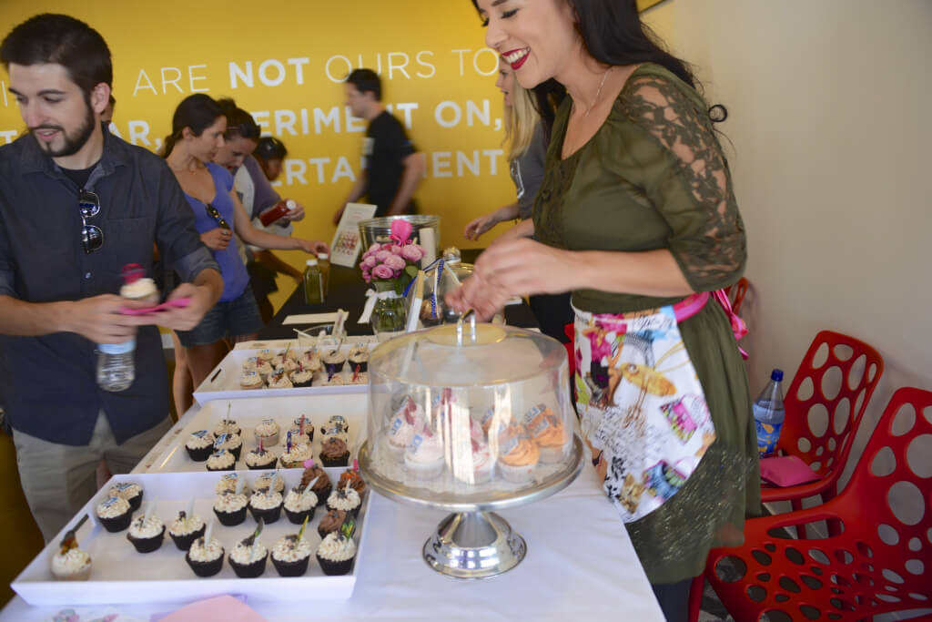 PETA's First-Ever Vegan Fashion Shop-Up in Los Angeles - Cupcakes