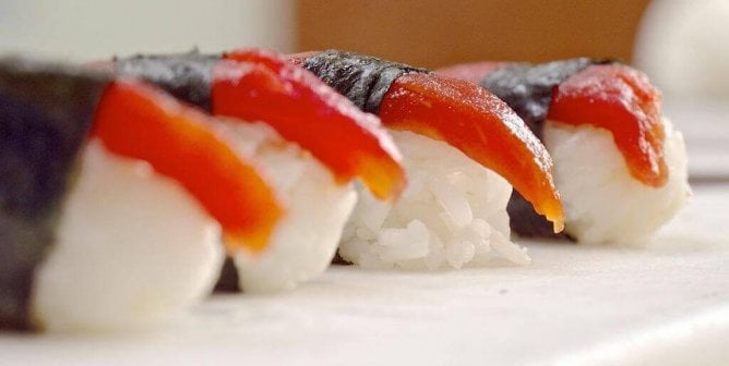 tomato tuna vegan sushi