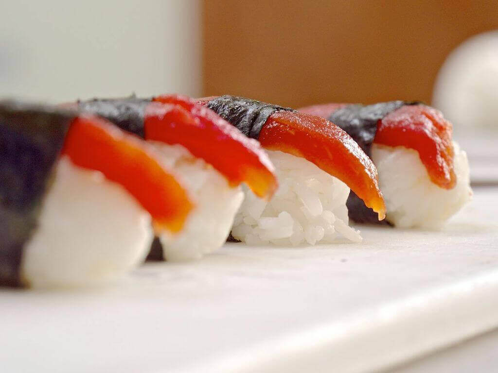 tomato tuna vegan sushi