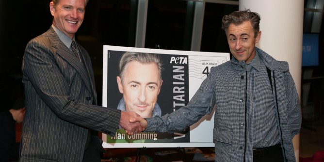 What Does Alan Cumming Cook for His ‘Cabaret’ Cast Mates?