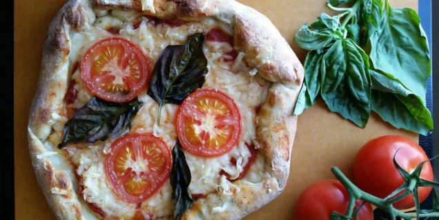 Vegan Pizza At Chain Restaurants Updated November 2018 Peta Looking For Places To Order Vegan Pizza Try These 47 Chains