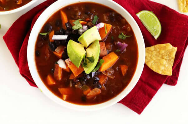 5-Ingredient-Sweet-Potato-Black-Bean-Chili-So-healthy-vegan-glutenfree