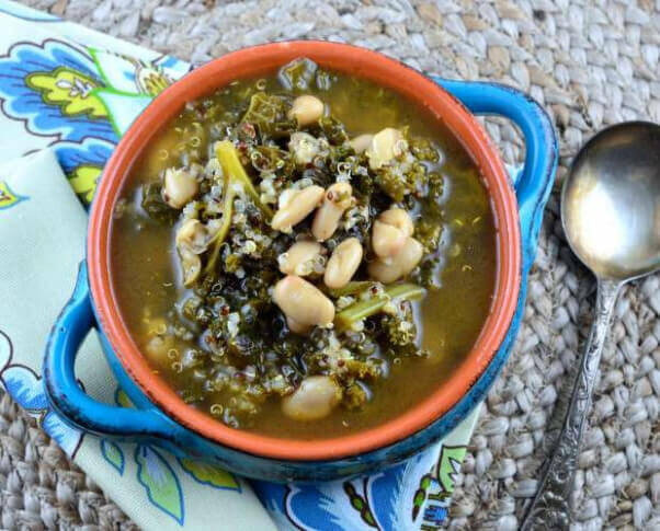 Kale-quinoa-and-white-bean-soup-620x500