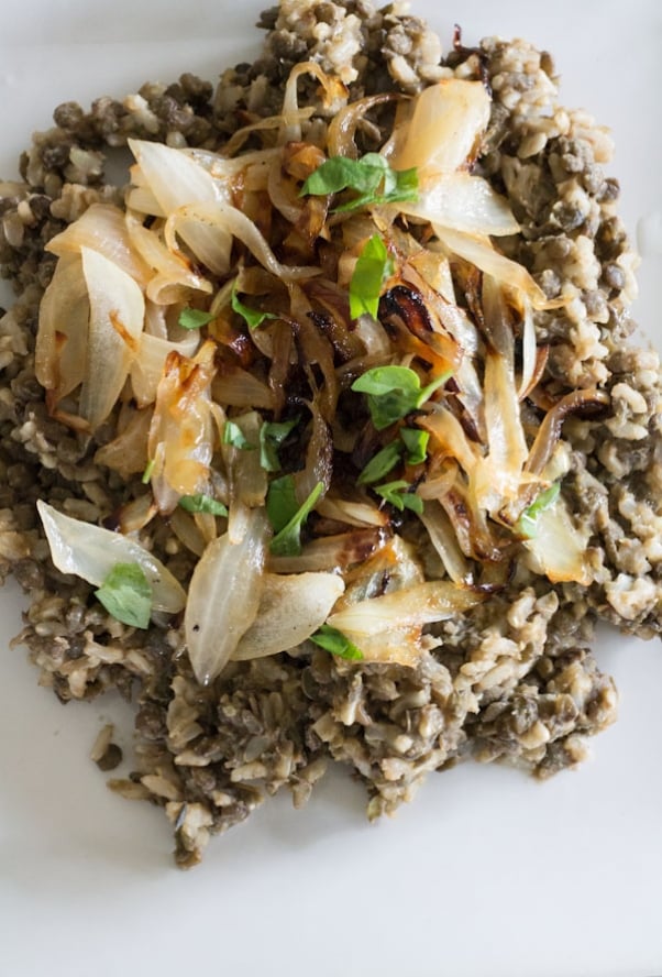 mujadera-Brown-Rice-an-Lentils-with-Caramelized-Onions-1