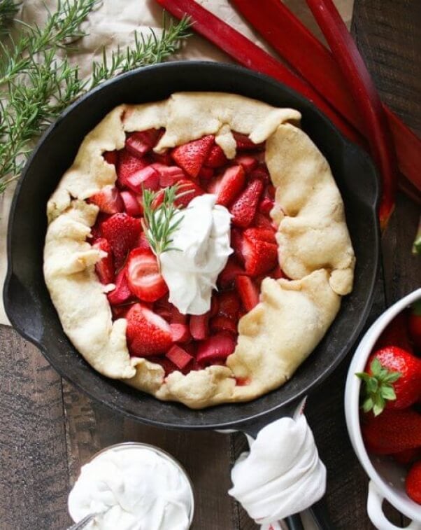 strawberry rhubarb pie with chia seeds