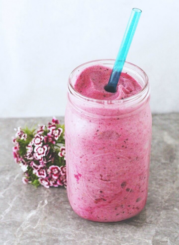 pink-dragonfruit-smoothie