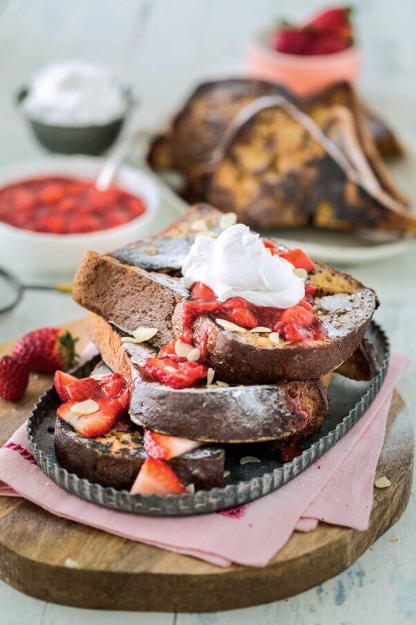 vanilla-french-toast-with-strawberry-sauce