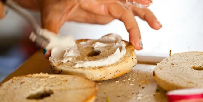 Vegan Cream Cheese Brands for Bagels, Dips, Frosting, and More