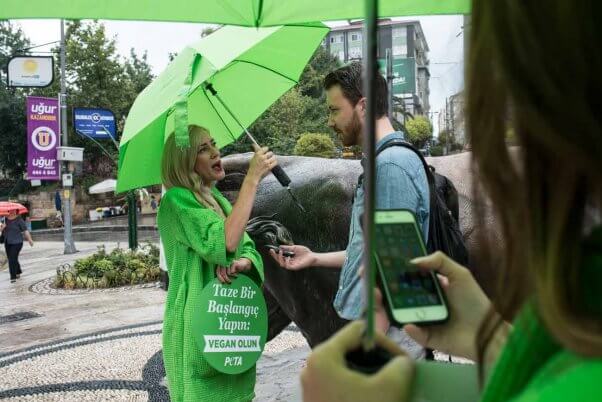 a man braves the rain to meet a Lettuce Lady in Turkey