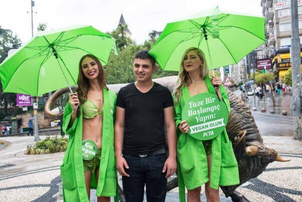 Lettuce Ladies pose with a man in the rain in Istanbul