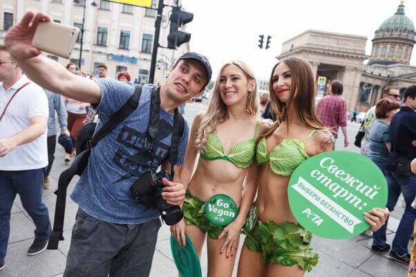 man takes selfie with the Lettuce Ladies in Russia