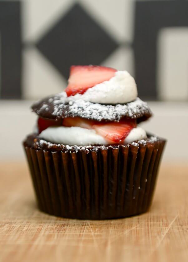 Chloe Coscarelli cooking demo, chocolate strawberry shortcake cupcake