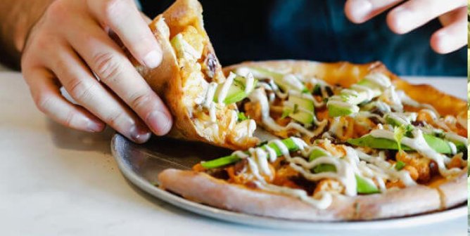 restaurants with all-vegan menu pizza and macarons