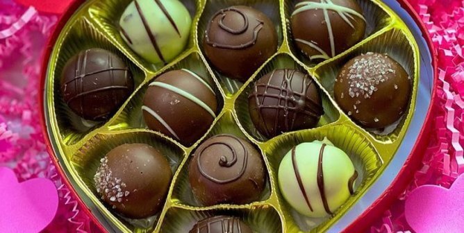 vegan valentine's day chocolate boxes