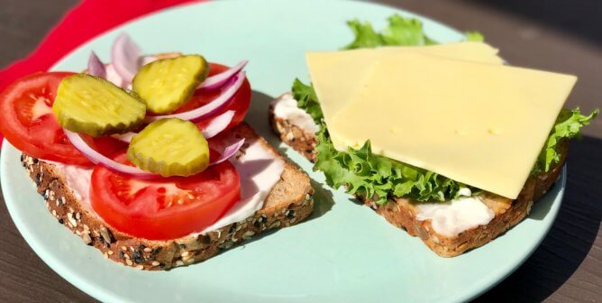 sandwich vegan cheese lettuce