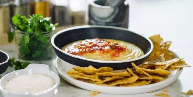 Creamy Vegan Cauliflower Queso Dip