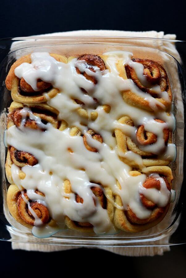 vegan cinnamon rolls with icing