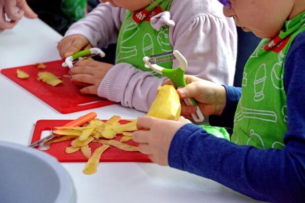 kids preparing vegetables