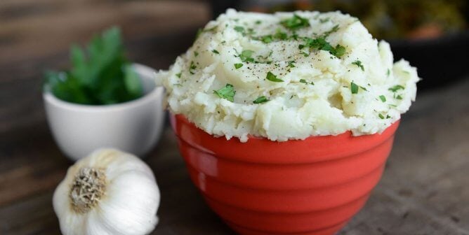 vegan garlicky mashed potatoes