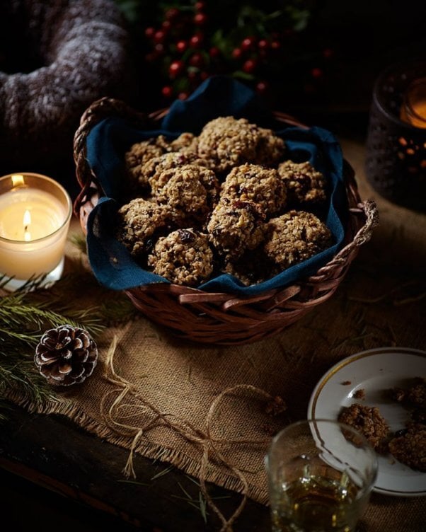 vegan cranberry oatmeal cookies