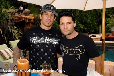 Carey_Hart_and_Corey_Feldman.jpg