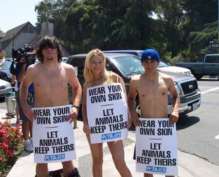 Naked_Wear_Your_Own_Skin_Demo_Fresno_5-9-07-017.jpg