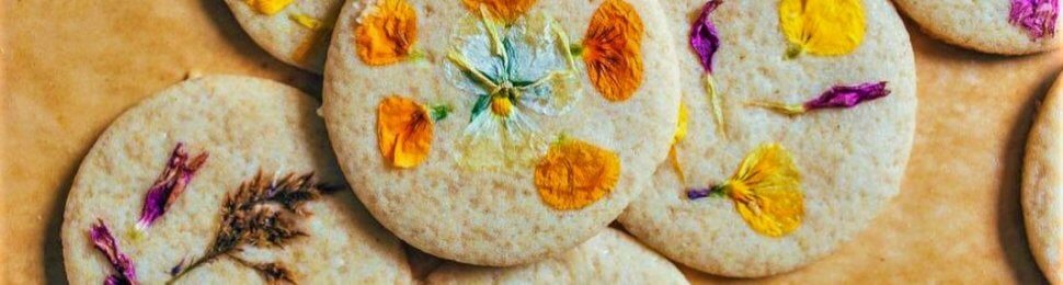 Vegan flower cookies