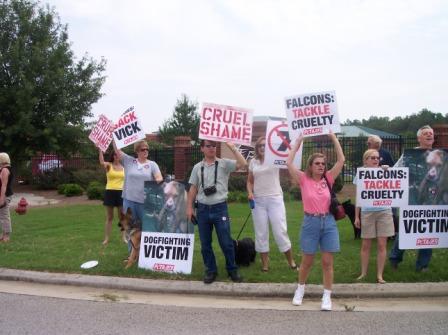 michael_vick_protest_atlanta_4.jpg