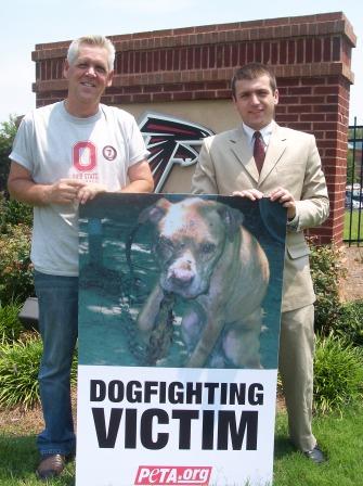 michael_vick_protest_atlanta_7.jpg