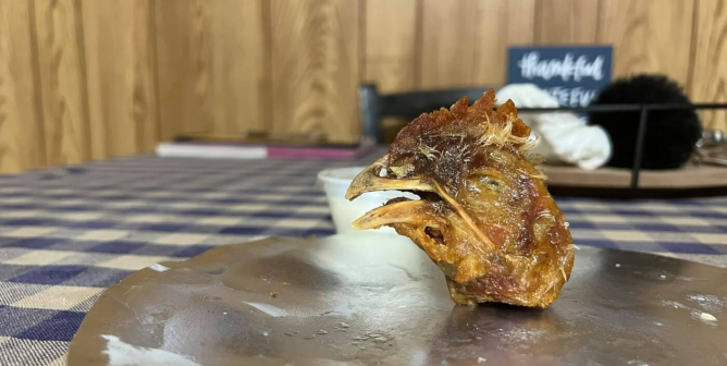 customer discovers fried chicken head in order