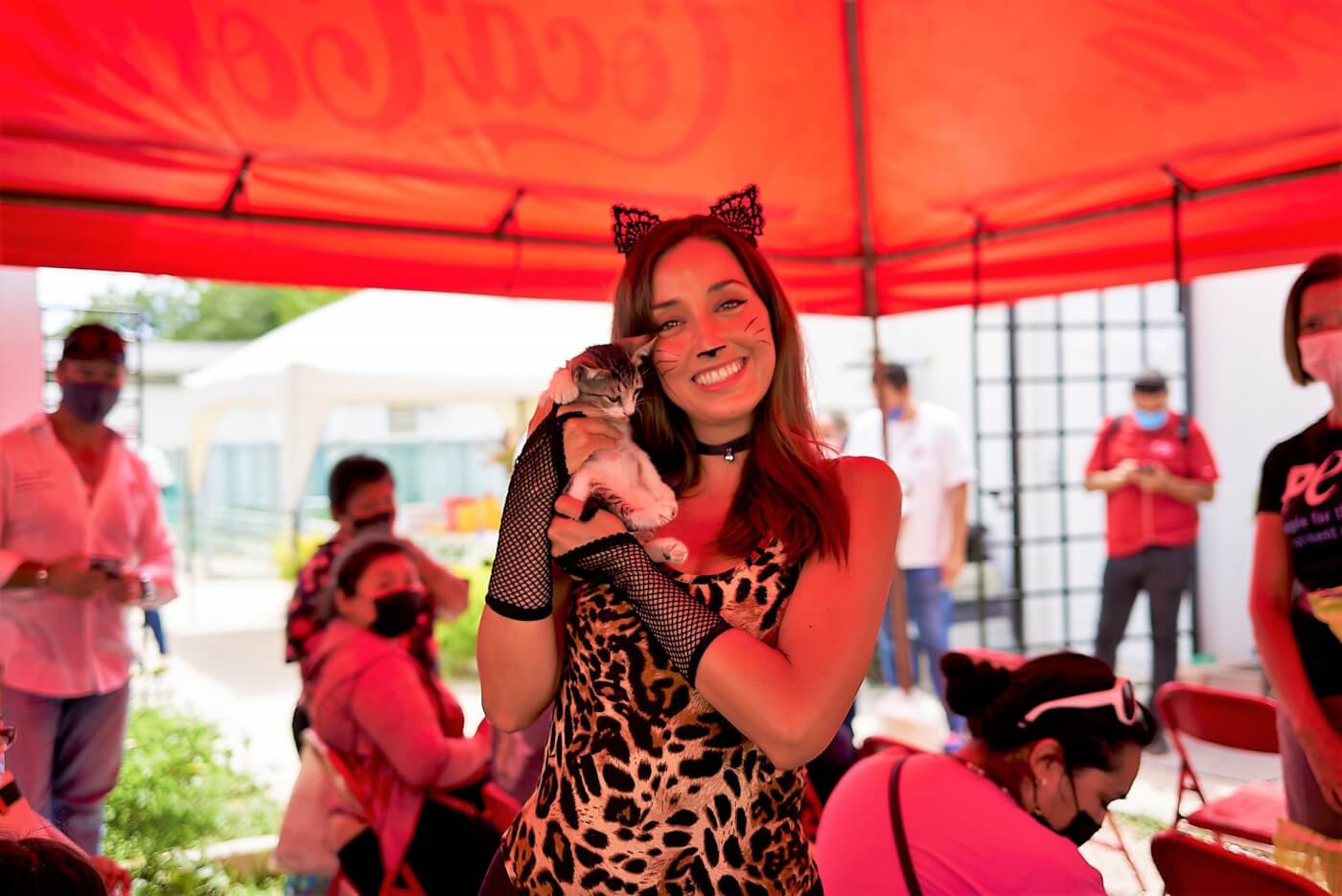 Sofía Sisniega with PETA Latino at spay event