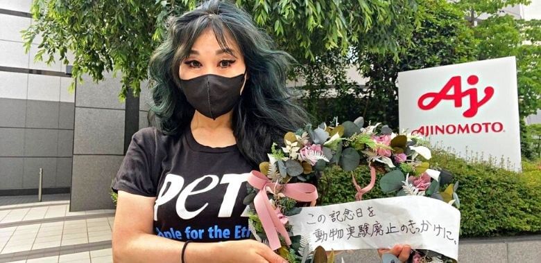 PETA Asia Delivers Funeral Wreath to MSG Giant