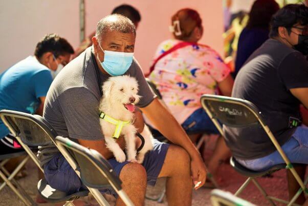 People at PETA Latino's cancun spay neuter-a-thon