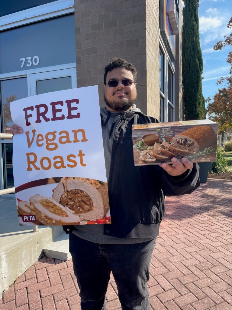 Photos ThanksVegan! PETA to Hand Out Dozens of TurkeyFree Roasts