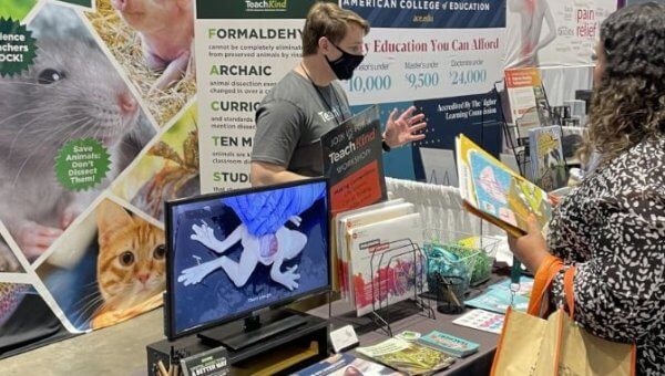 TeachKind Inspires Compassion in the Classroom at Science Teachers Conference