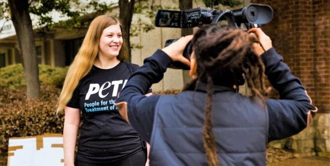 traveling campaigner getting filmed for news