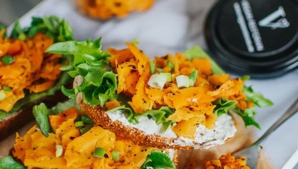 vegan carrot lox bagels