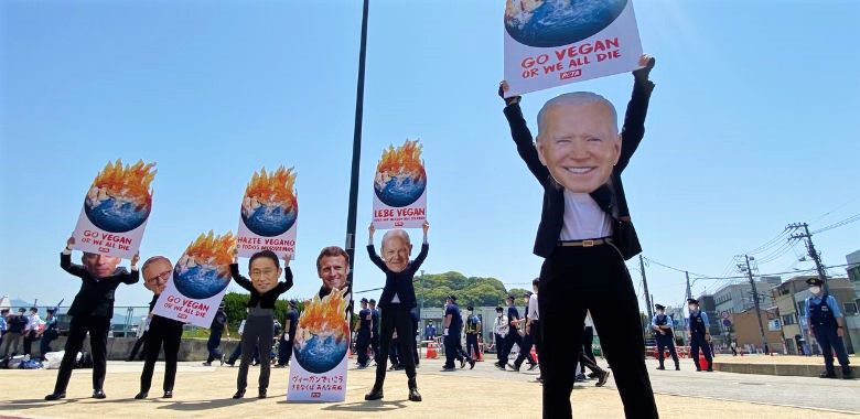 ‘World Leaders’ Guide PETA’s G7 Summit Pro-Vegan Protest