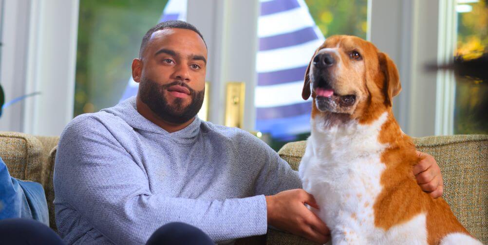 Solomon Thomas with Freddy feature image N.Y. Jets Lineman Champions Change for Chained Dogs