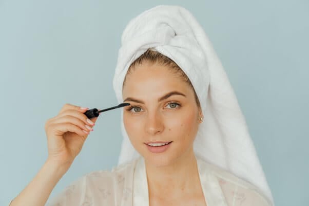 woman applying makeup