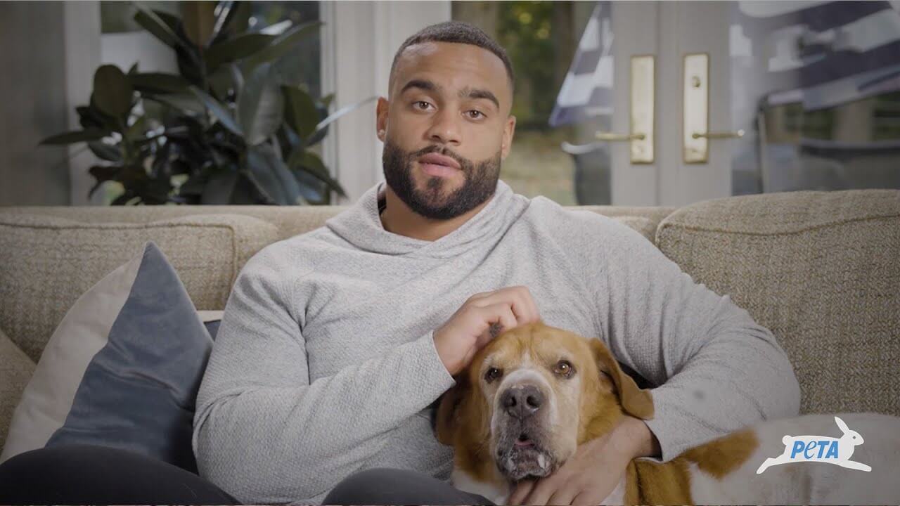 This N.Y. Jets Lineman Is a Defender on the Field and for ‘Man’s
Best Friend’