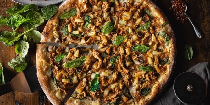 vegan thai chikn pizza from Pi Vegan Pizzeria