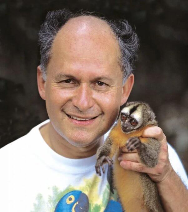 Photo of Manuel Elkin Patarroyo holding a monkey